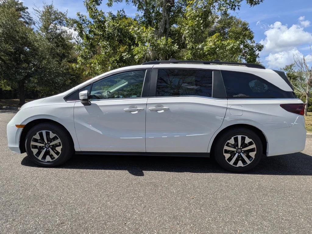 New 2027 Platinum White Pearl Honda EX-L image 6