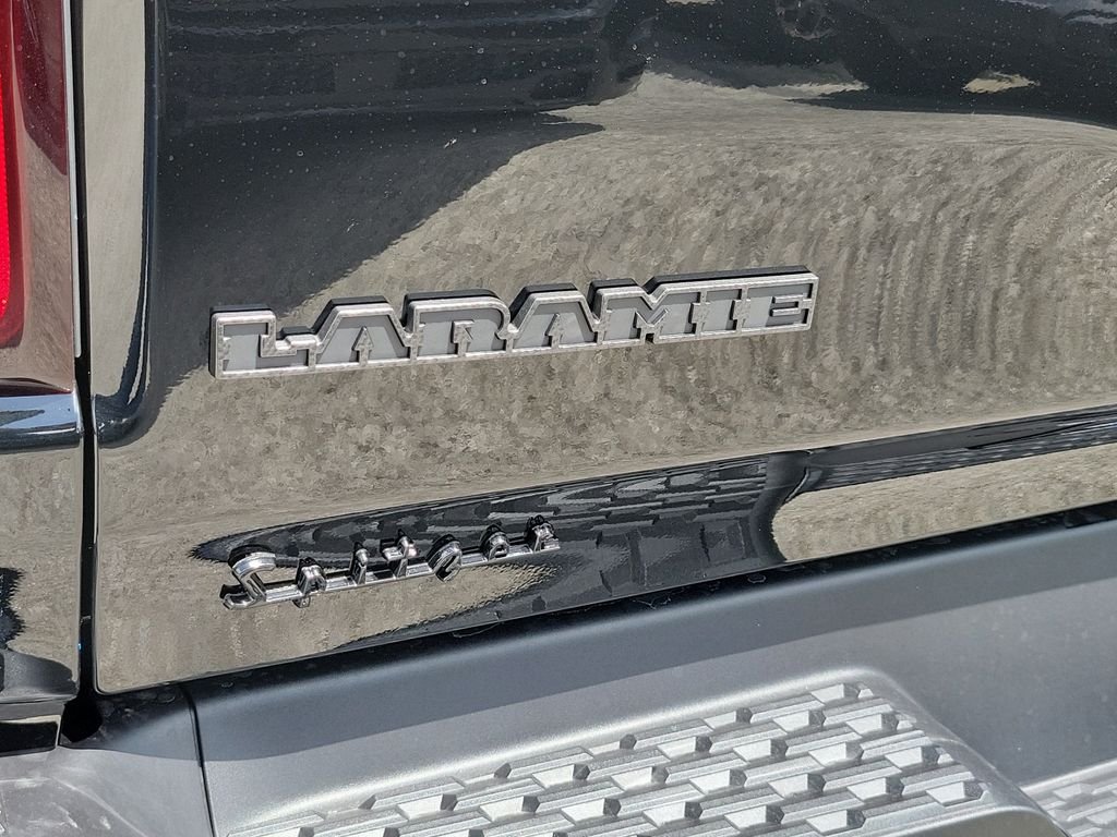 New 2026 Diamond Black Crystal Pearl-Coat Exterior Paint RAM Laramie image 7