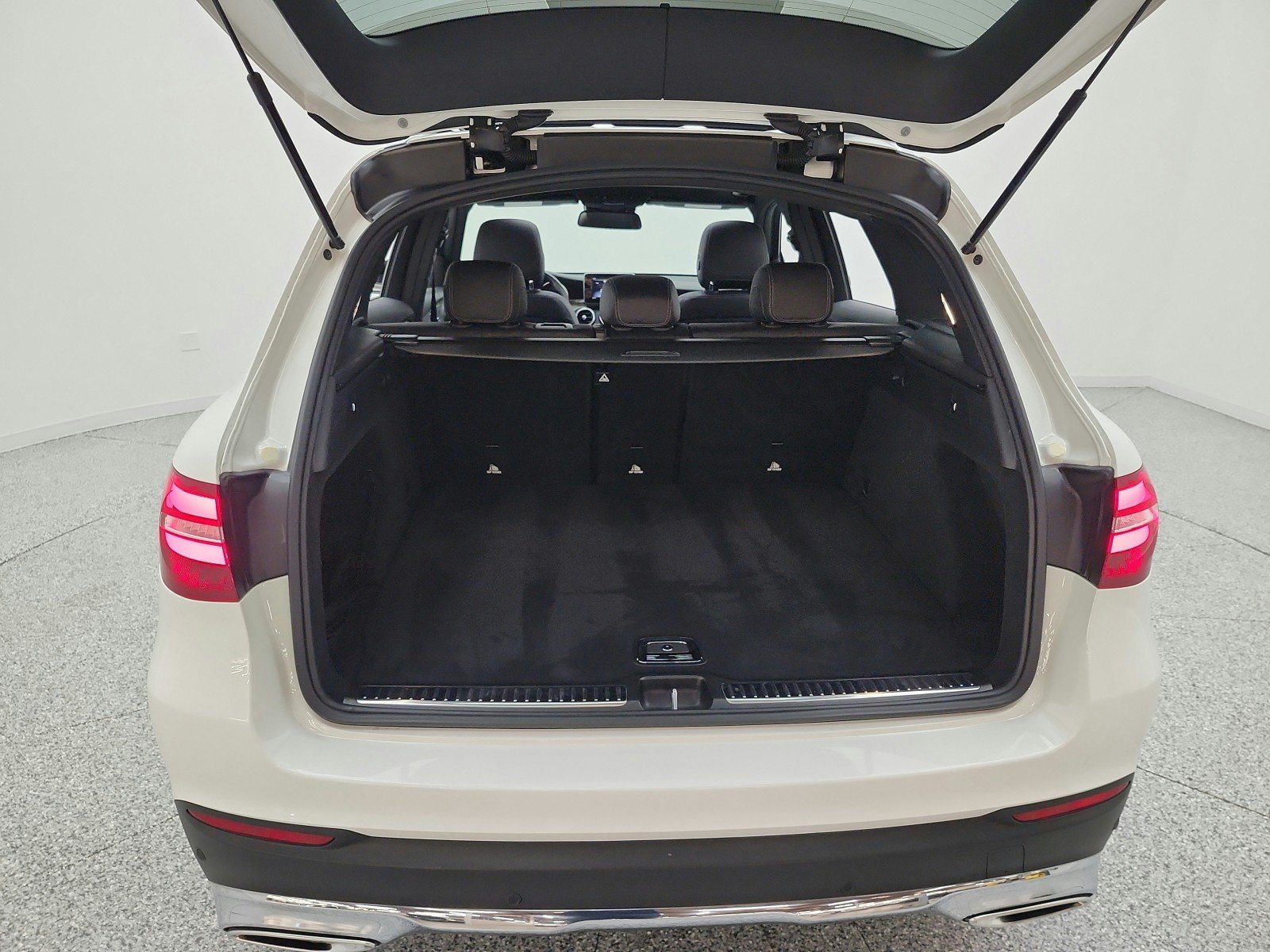 Used 2019 Polar White Mercedes-Benz GLC 300 4MATIC® SUV image 21