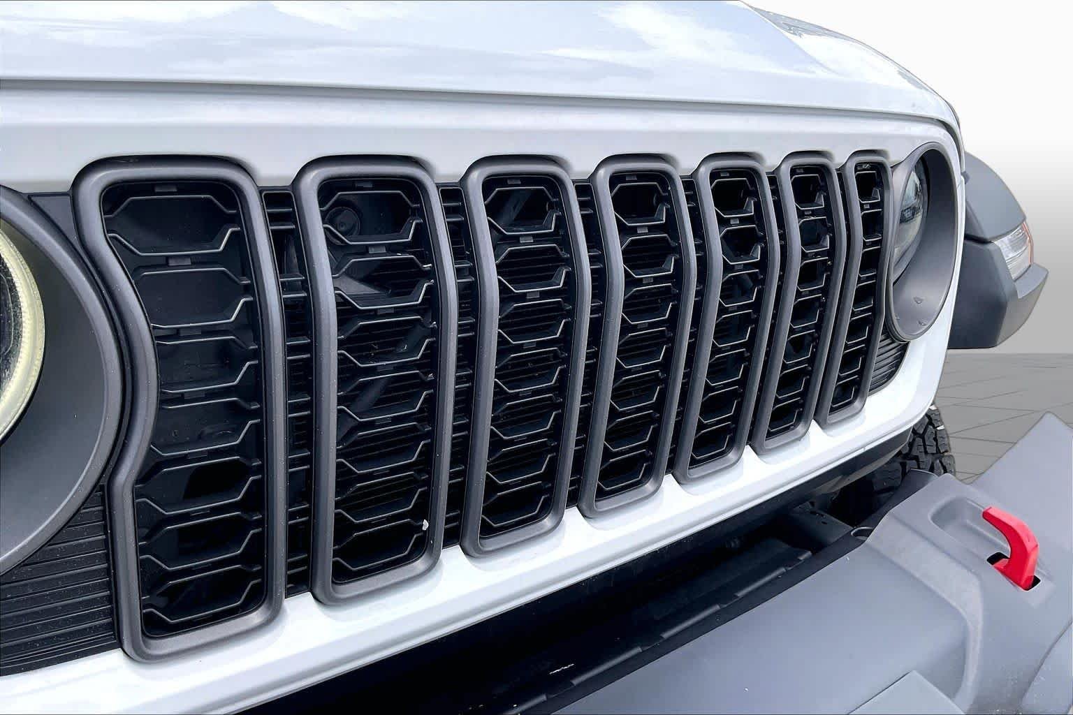 Used 2026 Bright White Clearcoat Jeep Rubicon image 28