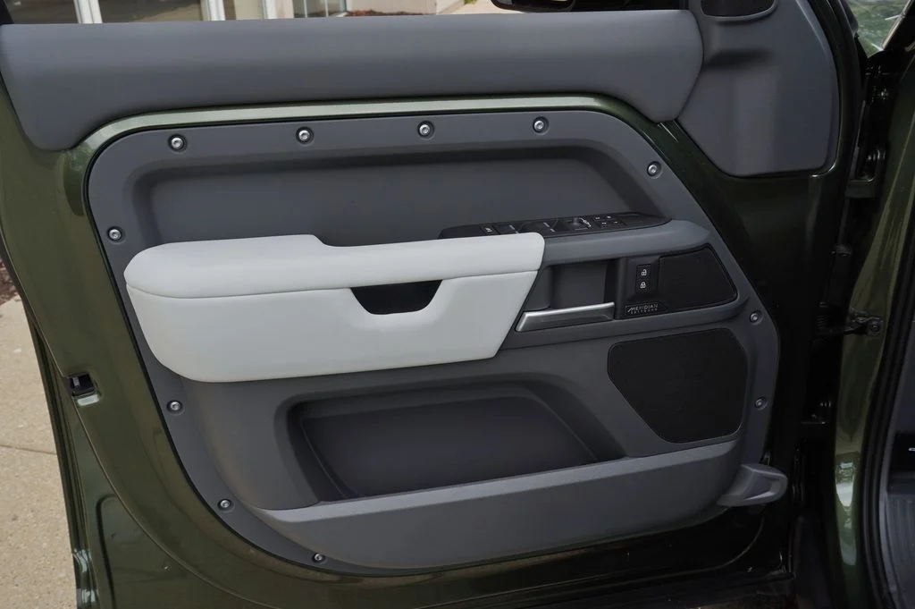 New 2026 Woolstone Green Land Rover X-Dynamic SE image 10
