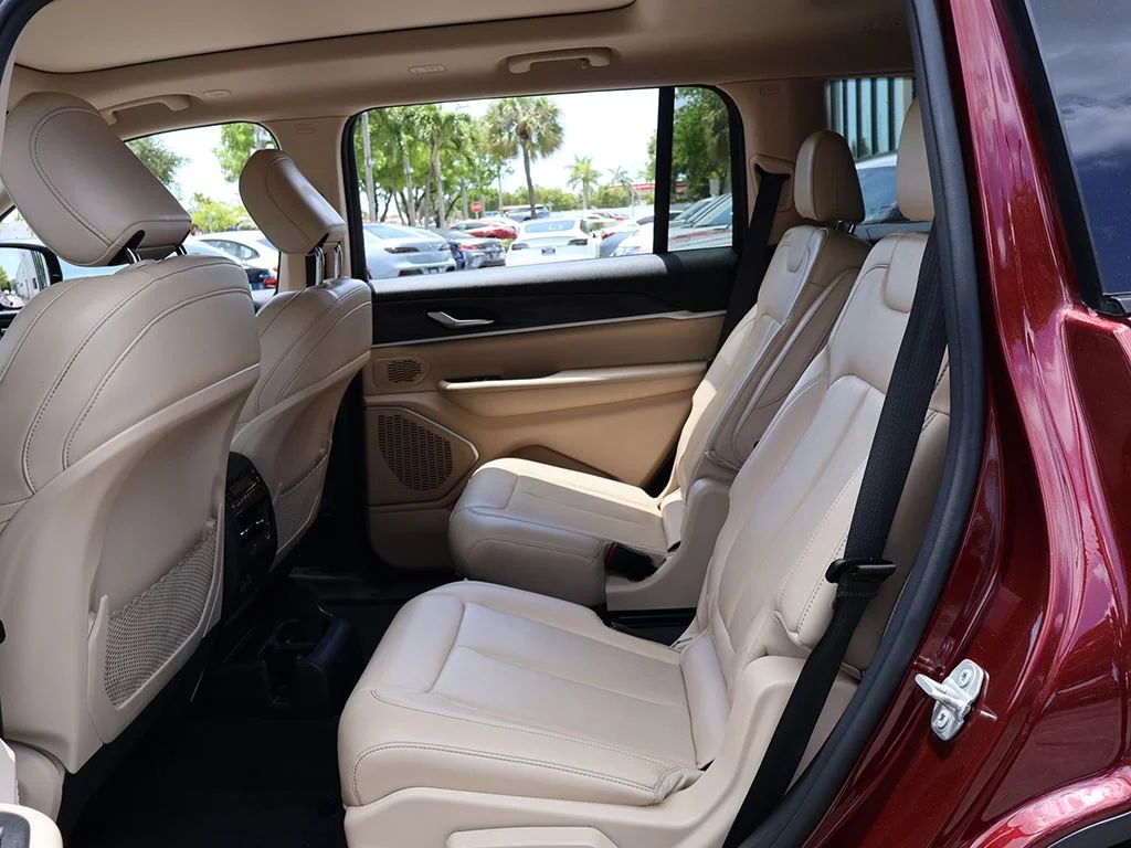 Used 2022 Red Jeep Limited image 38
