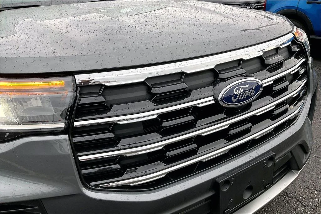 New 2026 Carbonized Gray Metallic Ford Active image 31