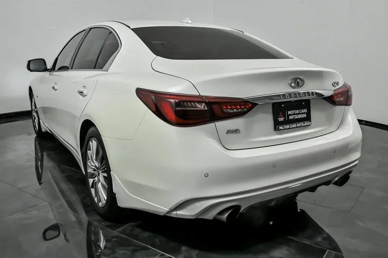 Used 2020 Majestic White INFINITI 3.0T Luxe image 8