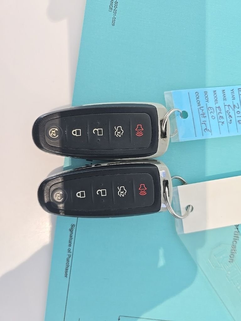 Used 2016 White Ford Limited image 7