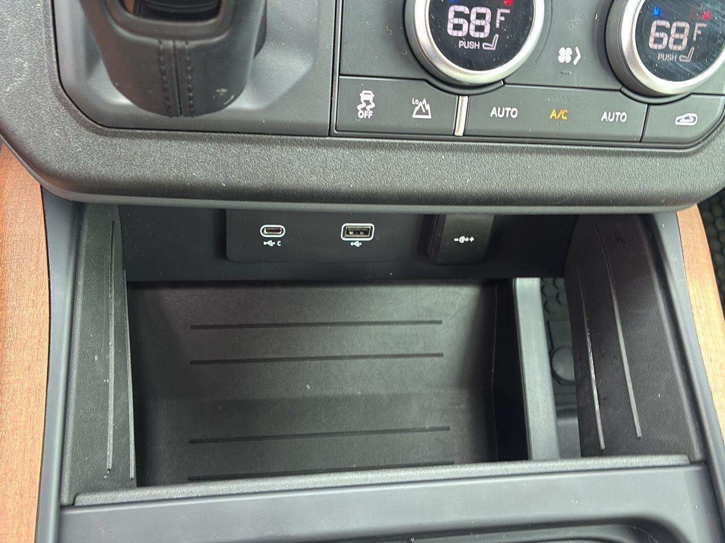 2024 Land Rover Defender X-Dynamic SE - Photo 32