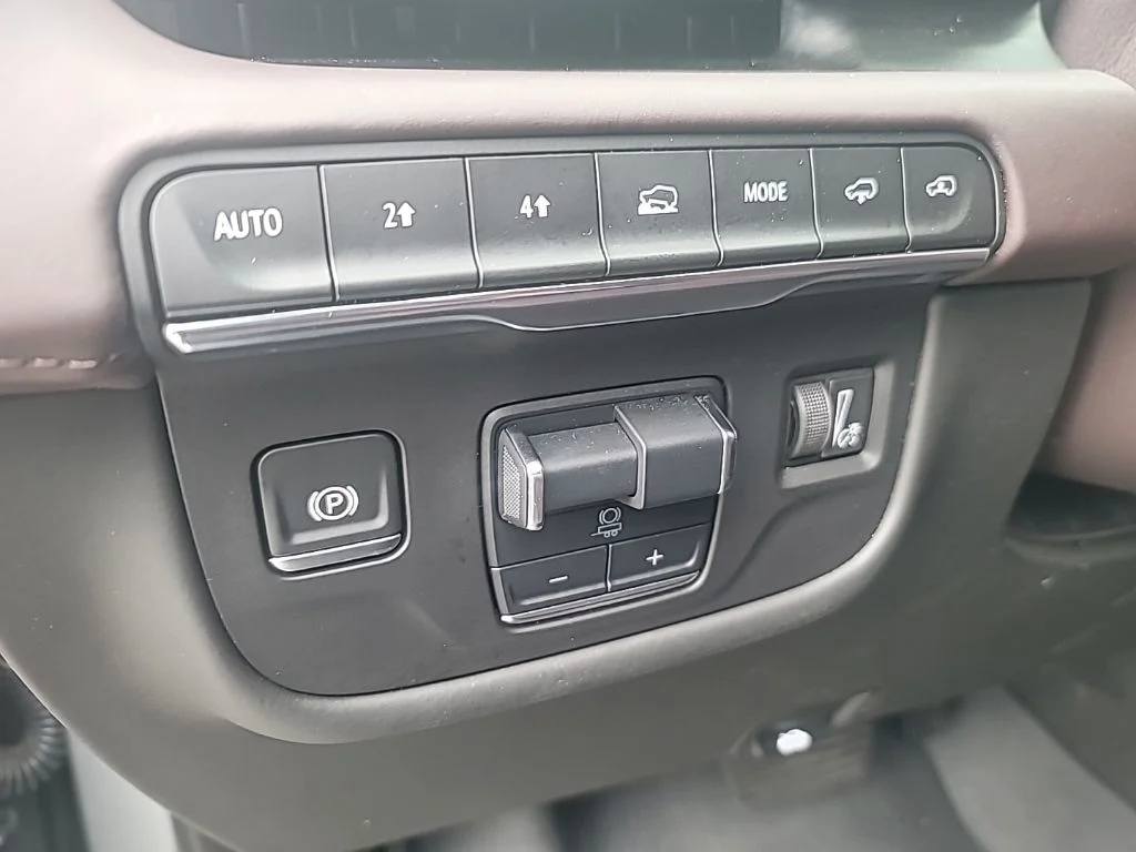 Used 2024 Silver Cadillac Sport Platinum image 20