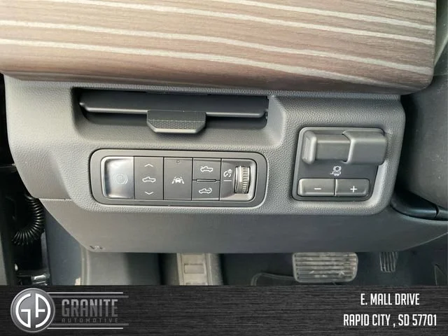 2025 GMC Sierra EV Denali - Photo 19