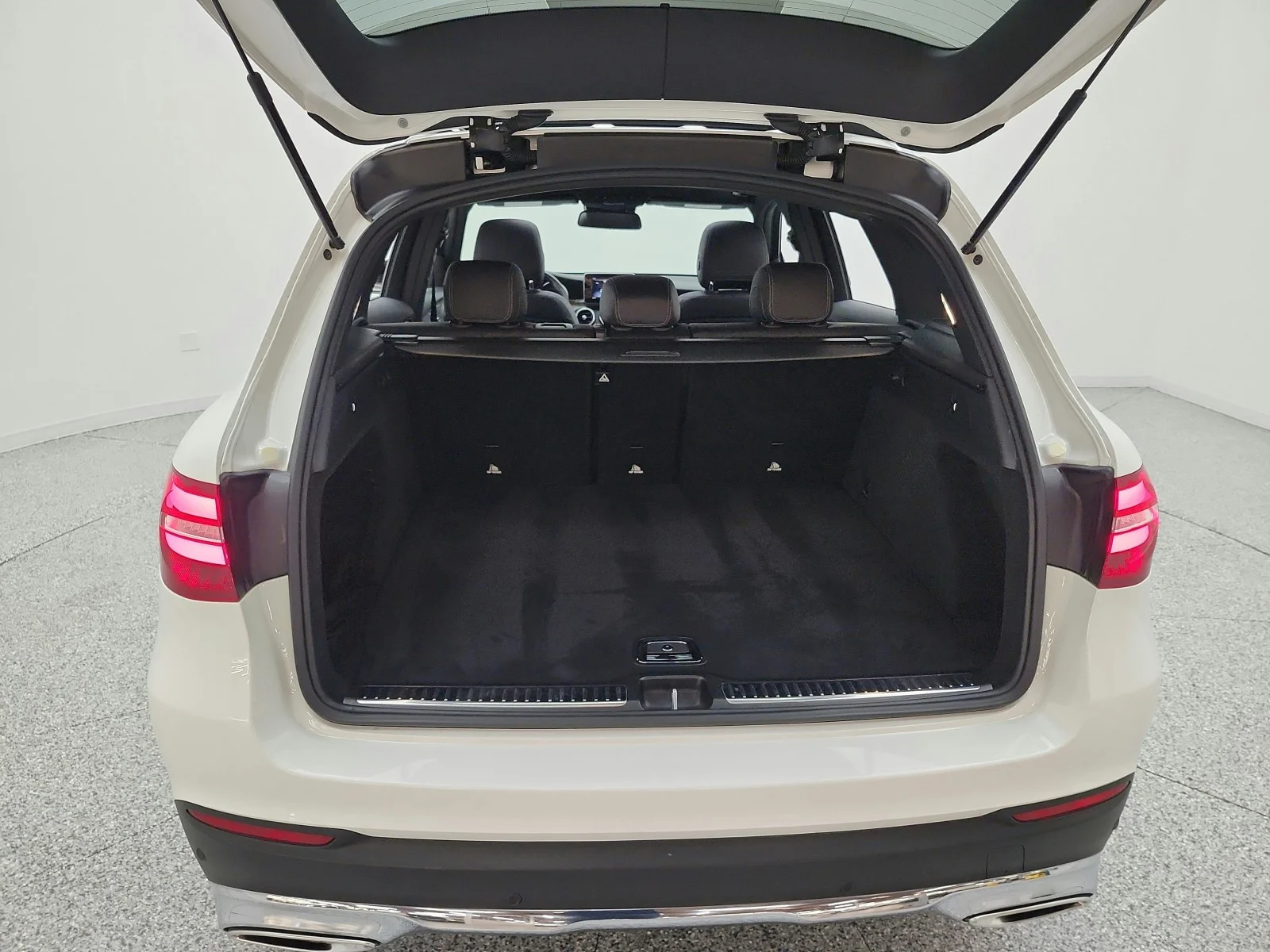 Used 2019 Polar White Mercedes-Benz GLC 300 4MATIC® SUV image 21
