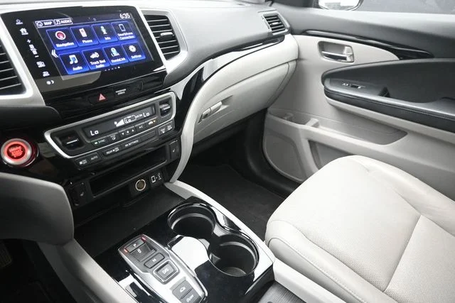 Used 2020 Obsidian Blue Pearl Honda RTL-E image 30