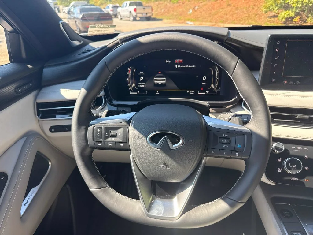 New 2027 2T RAD WHT INFINITI Autograph AWD image 17