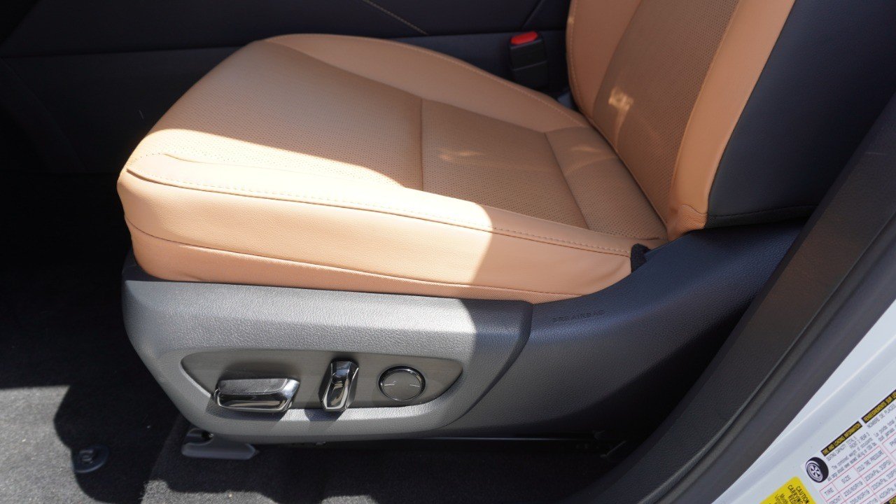 Used 2025 White Lexus RX 350 Premium image 24