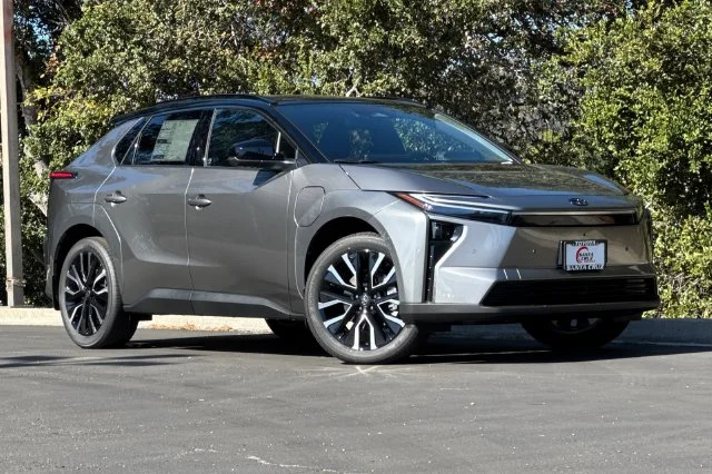 New 2026 Heavy Metal with Midnight Black Metallic roof <sup>1</sup> Toyota  Limited image 2