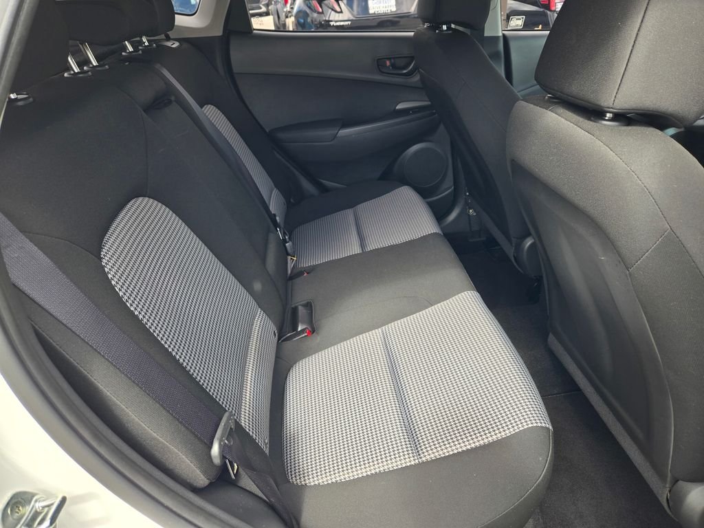 Used 2022 White Hyundai SE image 14