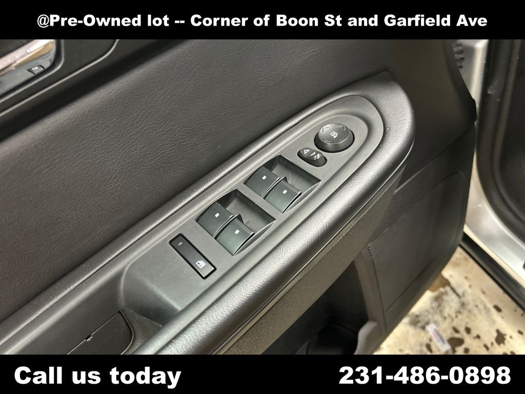 Used 2014 Silver GMC SLE-2 image 16