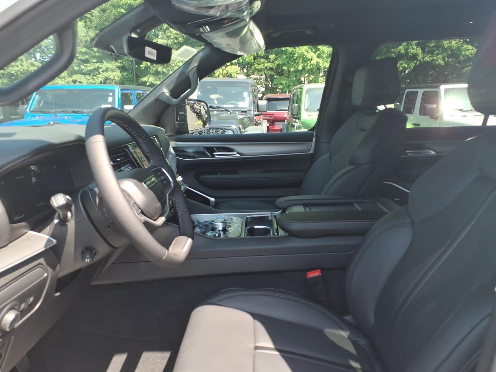 New 2026 Bright White Clear-Coat Exterior Paint Jeep Limited Altitude image 11