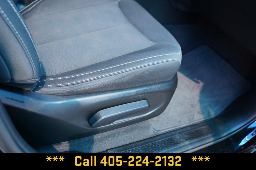 Used 2023  Jeep Laredo image 22
