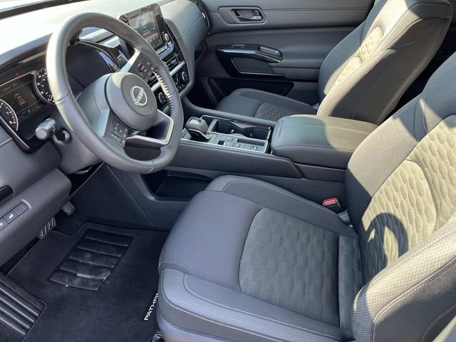Used 2025 White Nissan SV image 27
