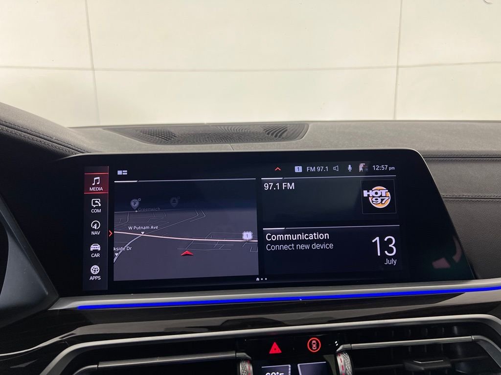 Used 2021 White BMW xDrive40i image 30