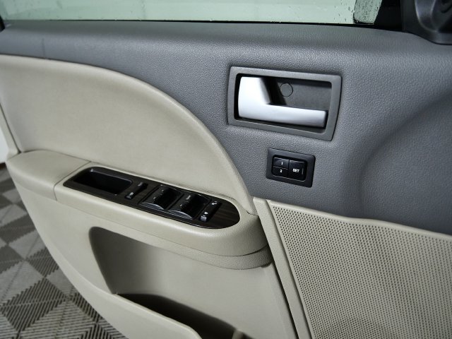 Used 2008  Mercury Premier image 23