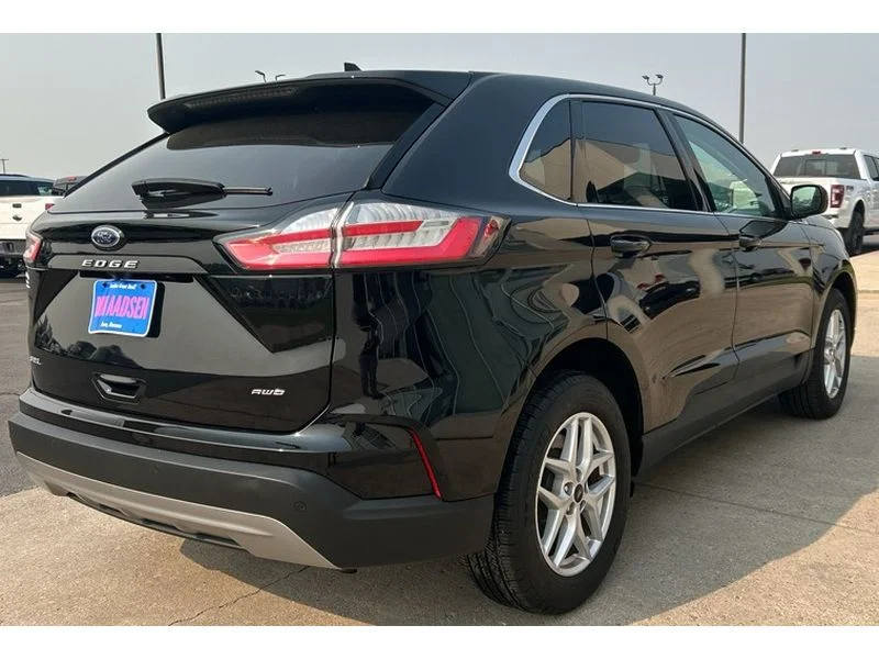 Used 2023 Agate Black Metallic Ford SEL image 25