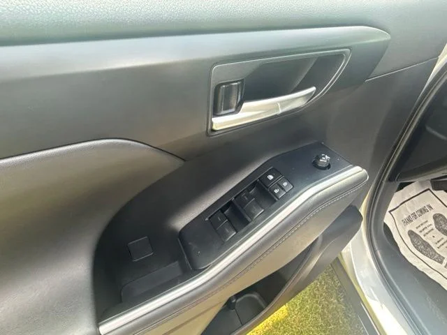 2023 Toyota Highlander XLE - Photo 12
