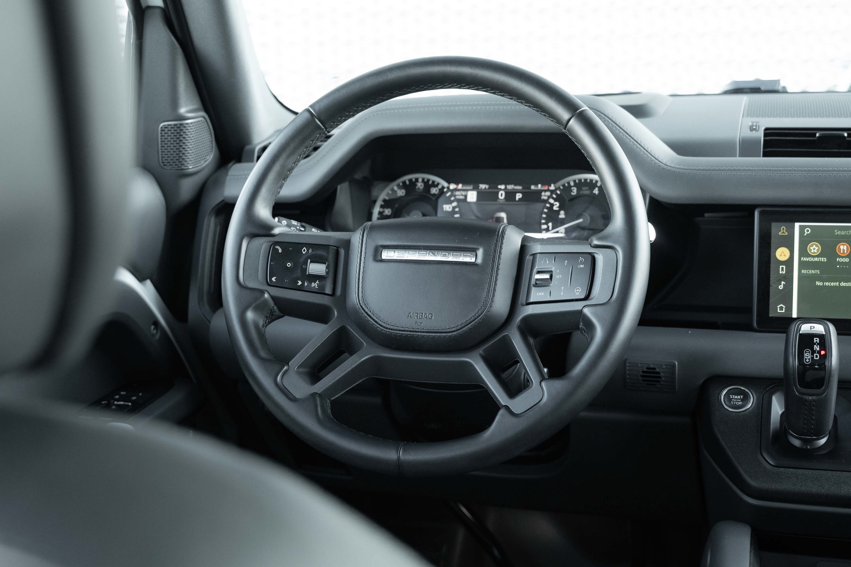 Used 2023 Fuji White Land Rover X-Dynamic SE image 9