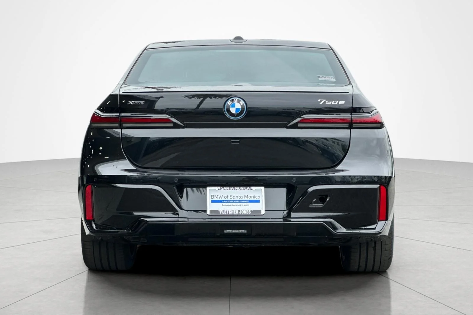 New 2026 Black Sapphire Metallic BMW 750e xDrive image 4