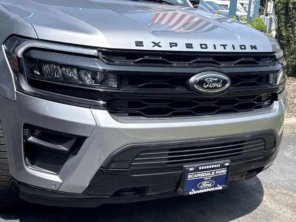 Used 2022 Silver Metallic Ford Limited image 8