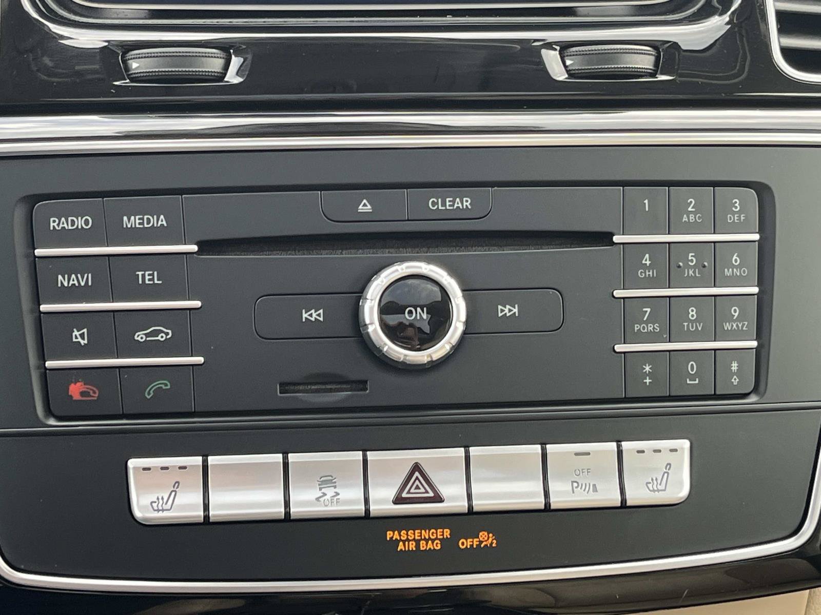Used 2018 Polar White Mercedes-Benz GLE 350 image 34