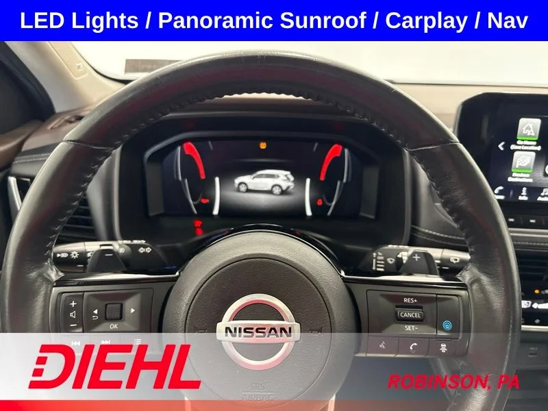 Used 2021 Gold Nissan Platinum image 27
