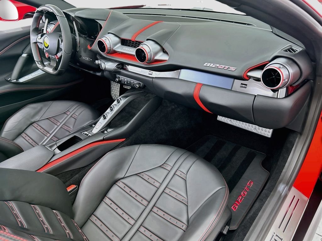 Used 2023  Ferrari Base image 24