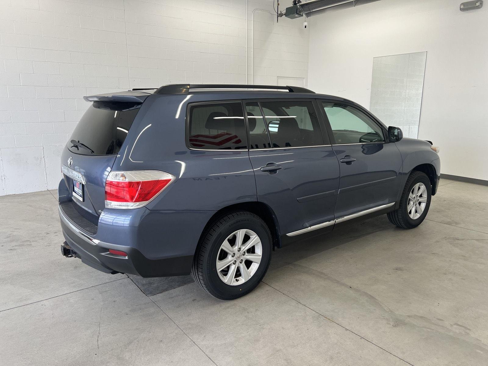 Used 2013 Shoreline Blue Pearl Toyota SE image 4