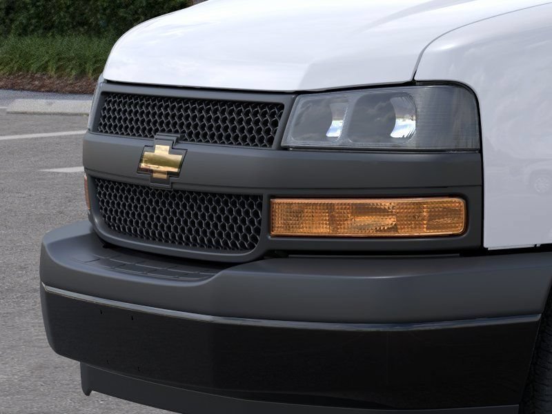 New 2026 Summit White Chevrolet 1WT image 13