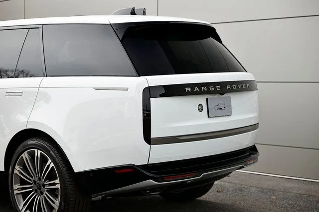 New 2026 Fuji White Land Rover SE image 9