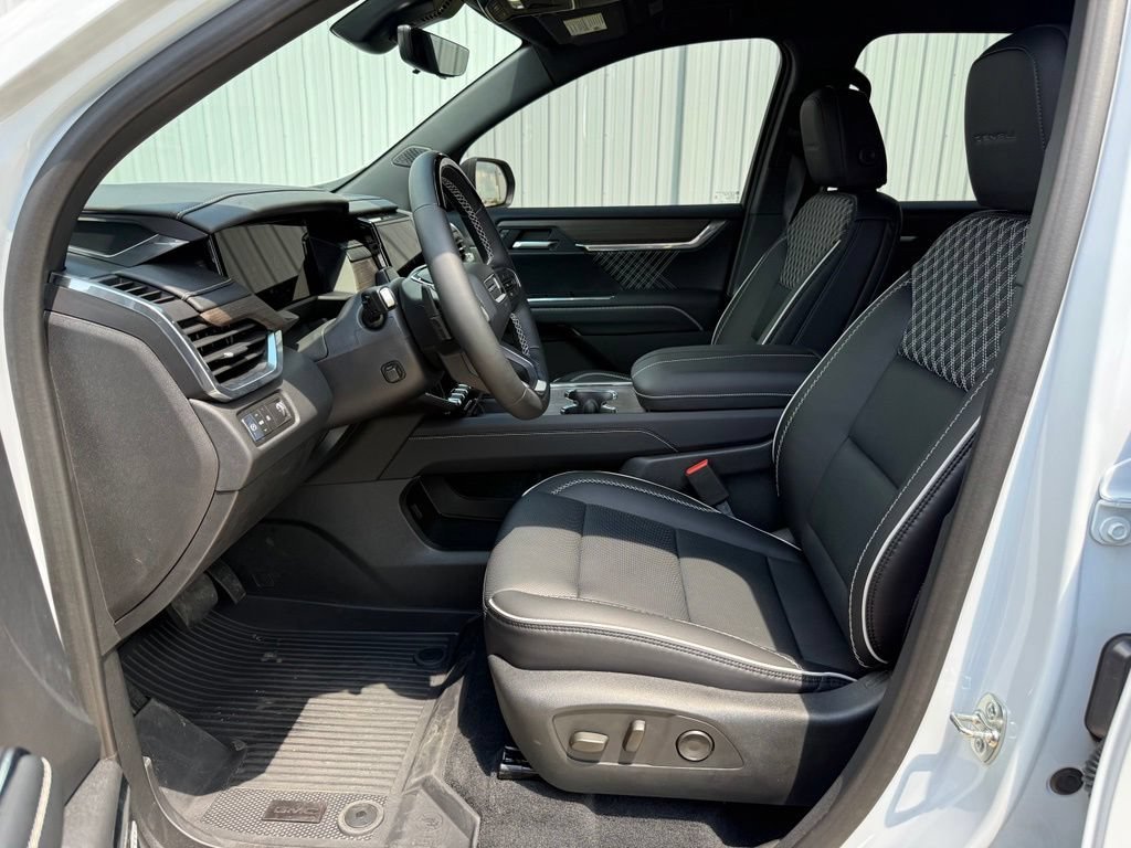 2026 GMC Acadia Denali - Photo 14