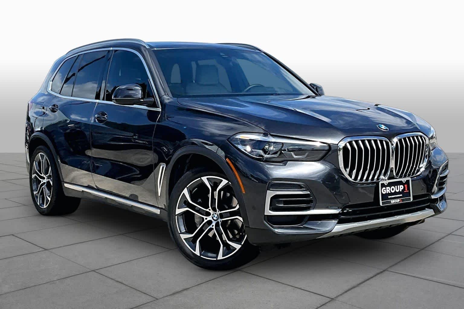Used 2023 Dark Graphite Metallic BMW sDrive40i image 3