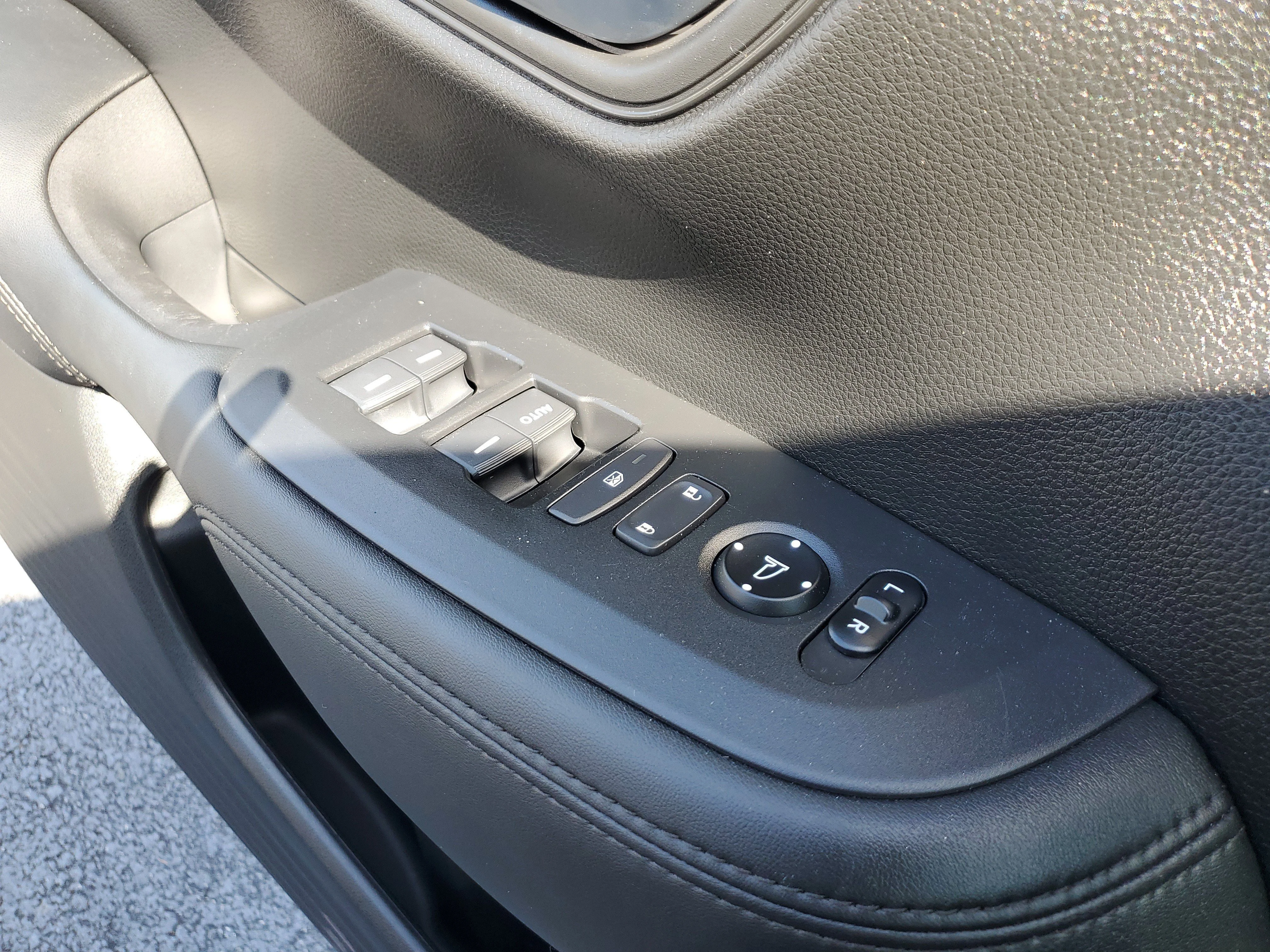 Used 2023  Honda LX image 30