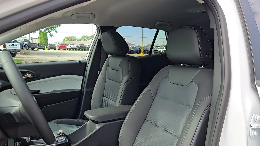 2026 Chevrolet Trax LT - Photo 6
