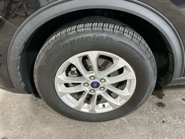 Used 2020 Black Metallic Ford SE image 23
