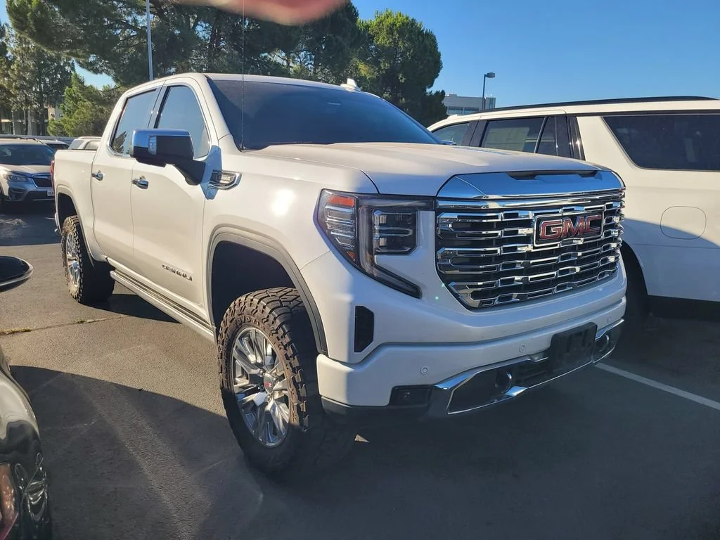 2023 GMC Sierra 4WD Crew Cab Short Box Denali's photo