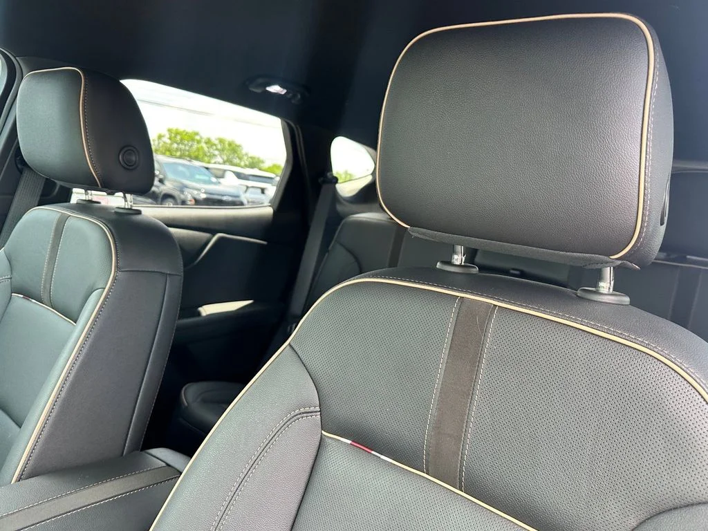 Used 2022 Silver Chevrolet Premier image 11