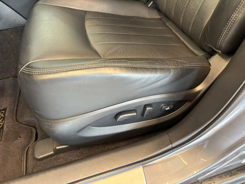 Used 2016 Gray INFINITI Base image 14
