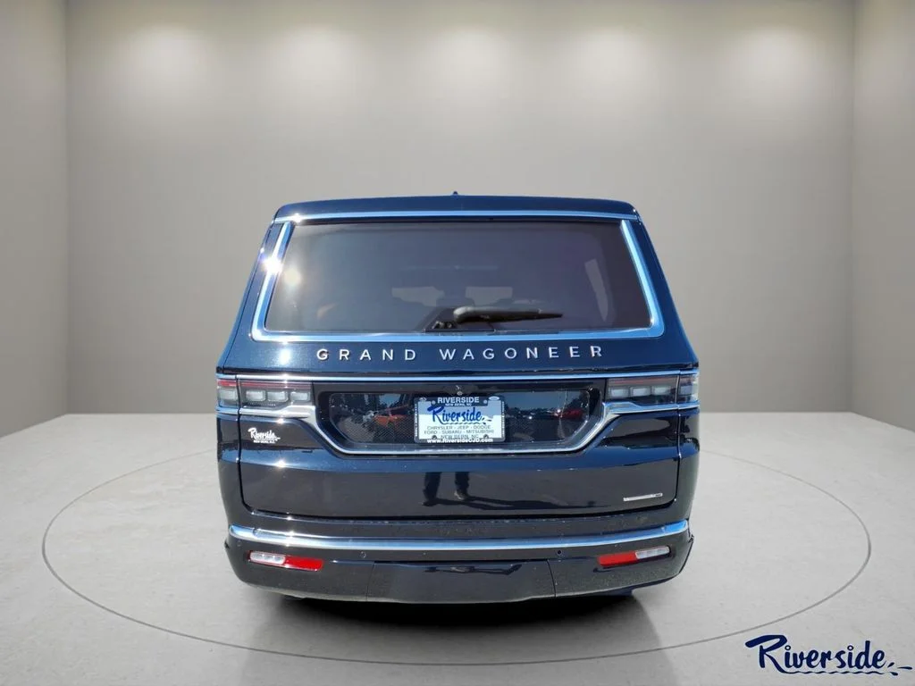 New 2024 Diamond Black Crystal Pearl-Coat Exterior Paint Jeep Series III image 2
