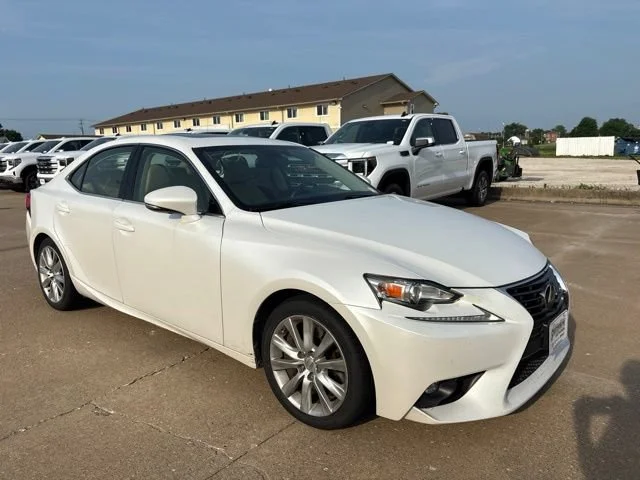 2016 Lexus IS 350 200t's photo