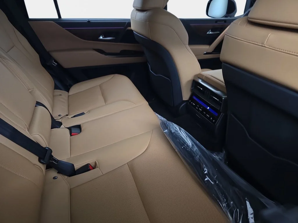 New 2026 Eminent White Pearl Lexus 700h Luxury image 11