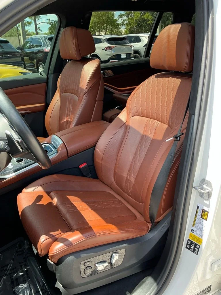 Used 2023 White BMW M60i image 39