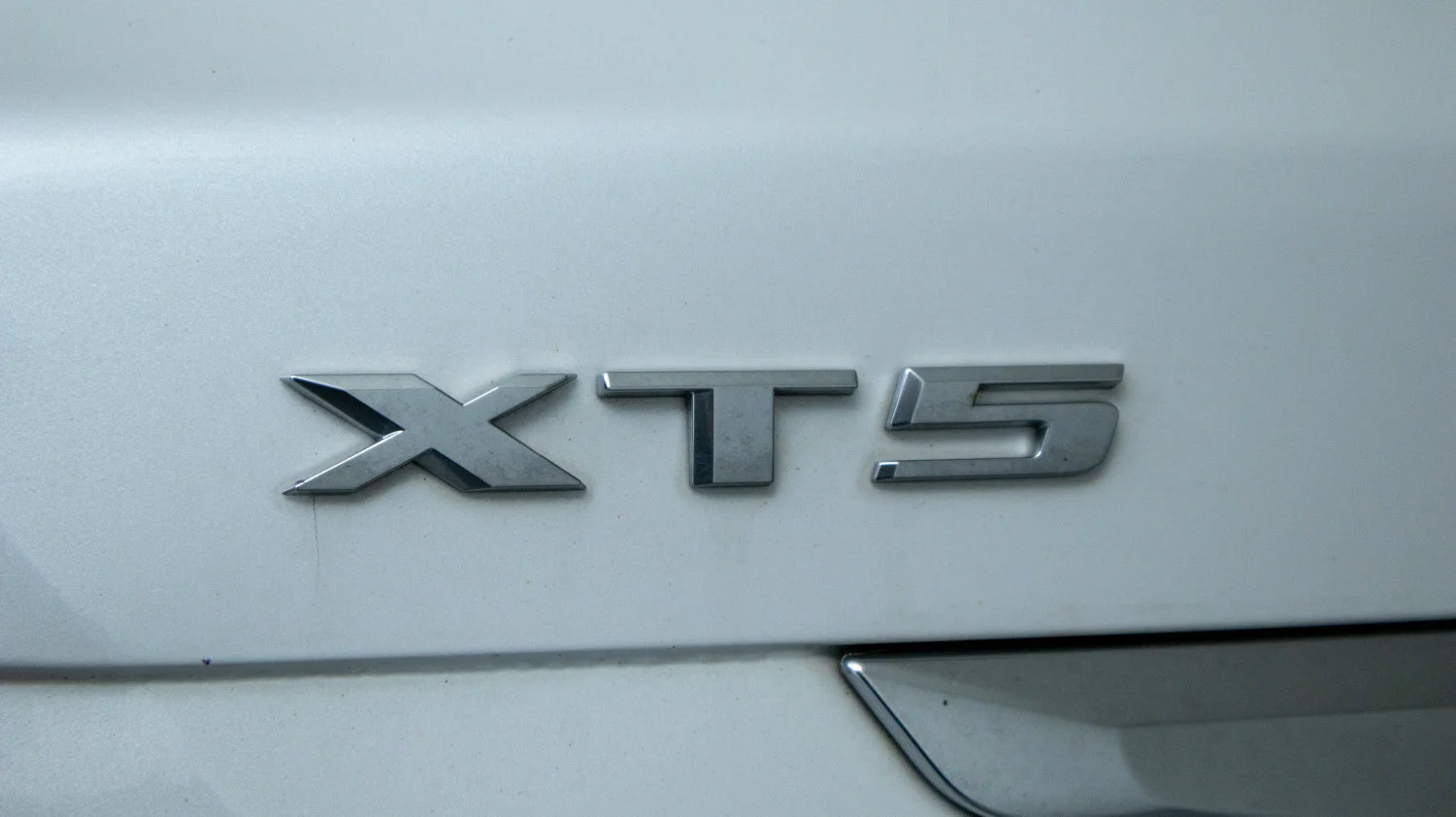 Used 2025 Crystal White Tricoat Cadillac Premium Luxury image 32