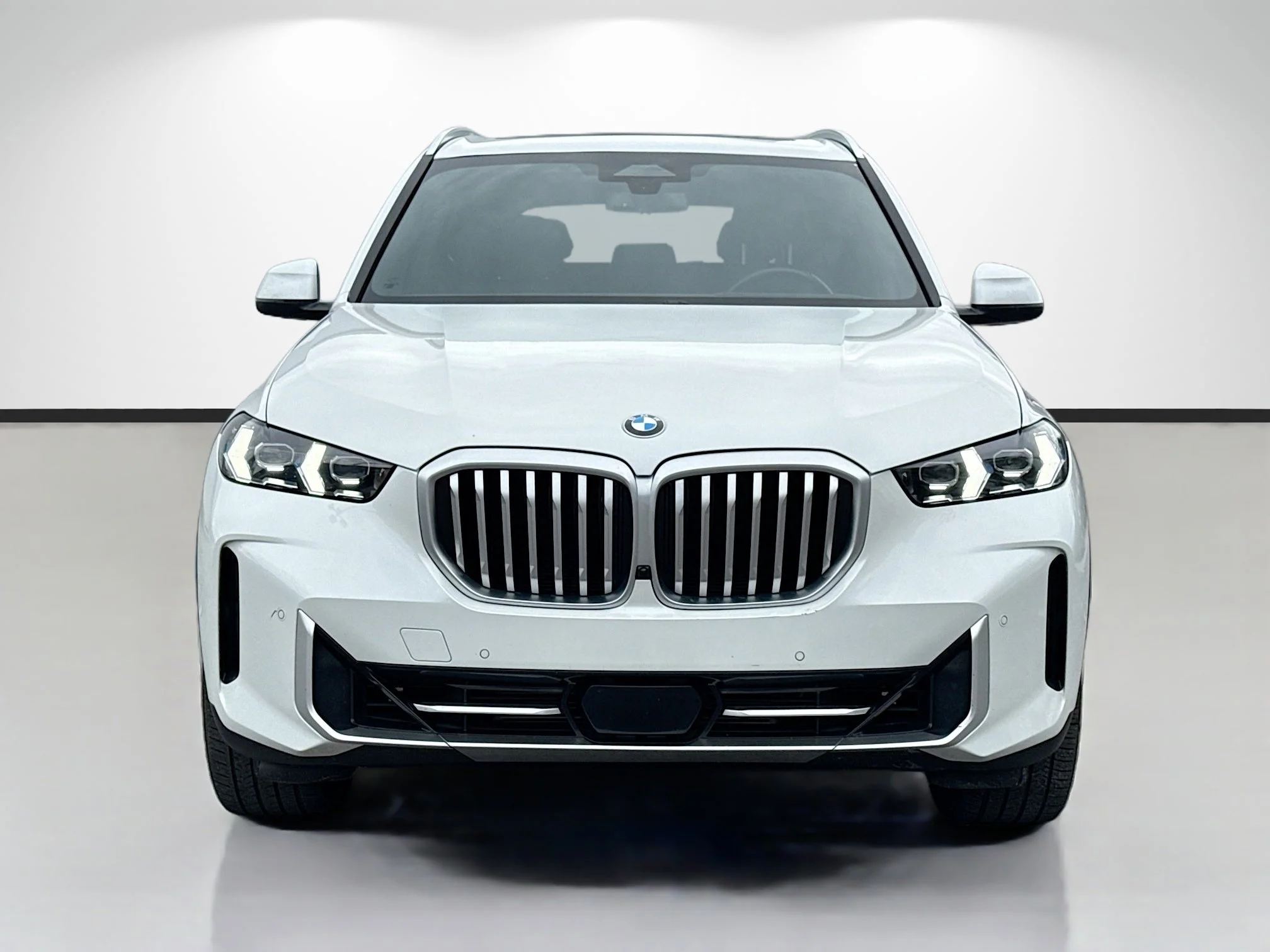 Used 2025 White Metallic BMW xDrive40i image 8