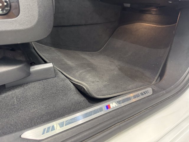 Used 2023 Mineral White Metallic BMW xDrive40i image 46